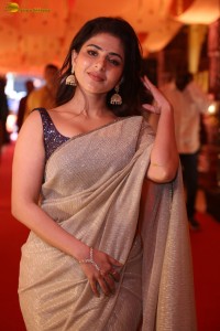 actress Iswarya Menon beautiful in a greyish white saree
