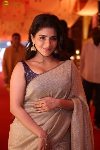 actress Iswarya Menon beautiful in a greyish white saree