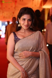 actress Iswarya Menon beautiful in a greyish white saree