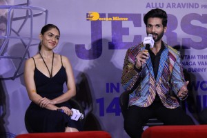 Jersey movie new trailer launch attended by Shahid Kapoor and Mrunal Thakur