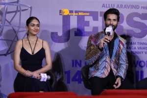 Jersey movie new trailer launch attended by Shahid Kapoor and Mrunal Thakur