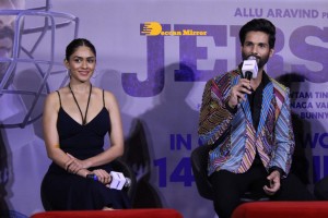 Jersey movie new trailer launch attended by Shahid Kapoor and Mrunal Thakur