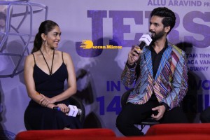 Jersey movie new trailer launch attended by Shahid Kapoor and Mrunal Thakur