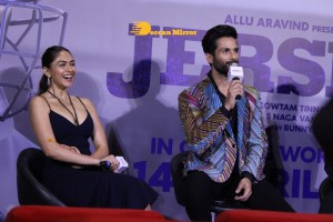 Jersey movie new trailer launch attended by Shahid Kapoor and Mrunal Thakur