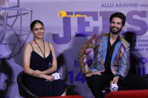 Jersey movie new trailer launch attended by Shahid Kapoor and Mrunal Thakur