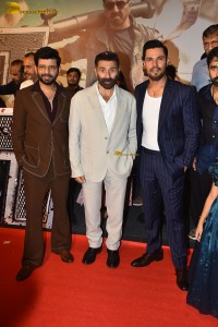 Jaat Screening attended by Sunny Deol, Dharmendra, Regina, Urvashi Rautela, and Randeep Hooda