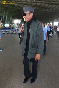 actor jackie shroff spotted with wife ayesha shroff at mumbai airport