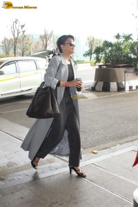 bollywood actress Jacqueline Fernandez stylish look at mumbai airport