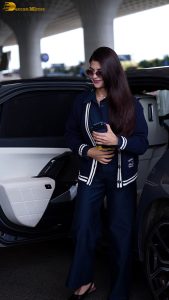 actress Jacqueline Fernandez chic look at mumbai airport