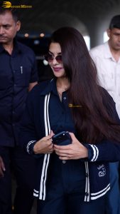 actress Jacqueline Fernandez chic look at mumbai airport