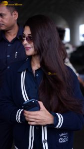 actress Jacqueline Fernandez chic look at mumbai airport
