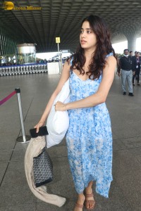 actress janhvi kapoor glamorous look in a blue summer dress