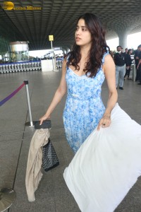 actress janhvi kapoor glamorous look in a blue summer dress