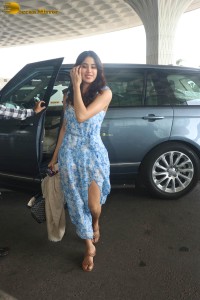 actress janhvi kapoor glamorous look in a blue summer dress