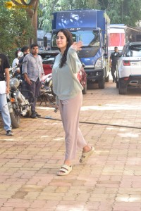 actress janhvi kapoor in a super casual attire