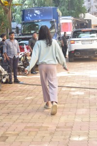 actress janhvi kapoor in a super casual attire