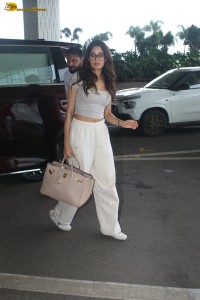 bollywood actress janhvi kapoor cute looks in a grey top at mumbai airport