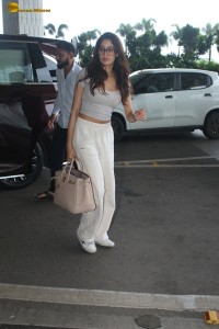 bollywood actress janhvi kapoor cute looks in a grey top at mumbai airport