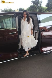 bollywood actress and legendary sridevi's daughter janhvi kapoor spotted in a white salwar
