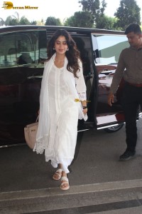 bollywood actress and legendary sridevi's daughter janhvi kapoor spotted in a white salwar