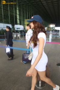 sridevi’s daughter and bollywood actress Janhvi Kapoor cute in a white dress