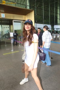 sridevi’s daughter and bollywood actress Janhvi Kapoor cute in a white dress