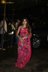 bollywood actress janhvi kapoor beautiful in a pink red saree