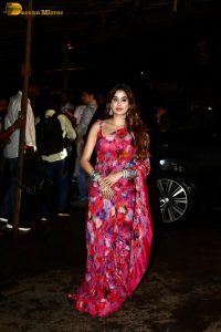 bollywood actress janhvi kapoor beautiful in a pink red saree