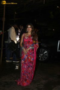 bollywood actress janhvi kapoor beautiful in a pink red saree