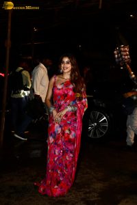 bollywood actress janhvi kapoor beautiful in a pink red saree