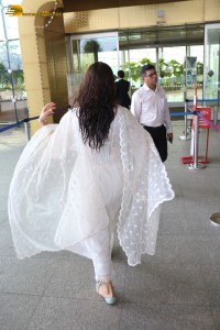 Bollywood Actress Janhvi Kapoor in a white salwar dress