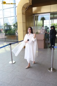 Bollywood Actress Janhvi Kapoor in a white salwar dress