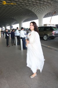 Bollywood Actress Janhvi Kapoor in a white salwar dress