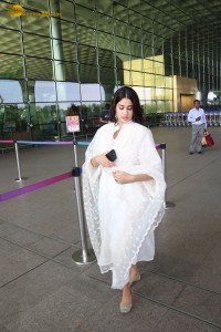 Bollywood Actress Janhvi Kapoor in a white salwar dress