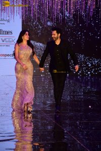 bollywood actress and sridevi’s daughter janhvi kapoor beautiful ramp walk