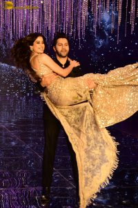 bollywood actress and sridevi’s daughter janhvi kapoor beautiful ramp walk