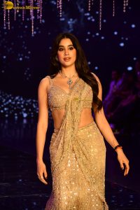 bollywood actress and sridevi’s daughter janhvi kapoor beautiful ramp walk
