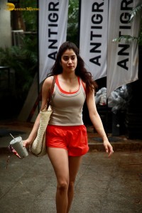 Bollywood Actress Janhvi Kapoor spotted after her workout