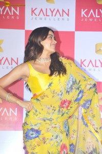 actress Janhvi Kapoor dances at Kalyan Jewellers Event