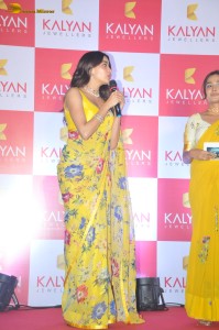 actress Janhvi Kapoor dances at Kalyan Jewellers Event