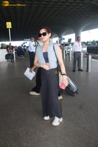 Indian tv actress jannat zubair chic look at mumbai airport