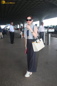 Indian tv actress jannat zubair chic look at mumbai airport