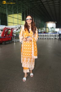 actress Jasmin Bhasin beautiful in a yellow salwar