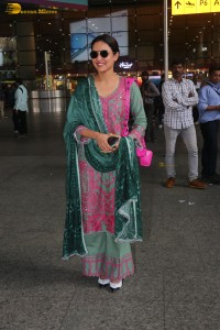 jasmin bhasin pretty in a salwar kameez at the airport