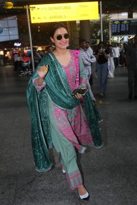 jasmin bhasin pretty in a salwar kameez at the airport