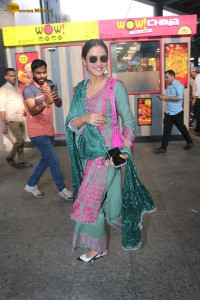 jasmin bhasin pretty in a salwar kameez at the airport