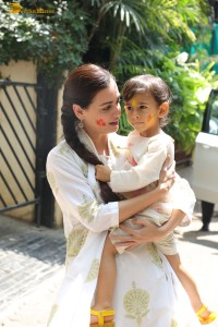 Javed Akhtar’s Holi Bash 2024 attended by Dia Mirza, Farhan Akhtar, Shibani Dandekar, Shabana Azmi, Jyotika, and others