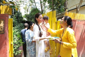 Javed Akhtar’s Holi Bash 2024 attended by Dia Mirza, Farhan Akhtar, Shibani Dandekar, Shabana Azmi, Jyotika, and others
