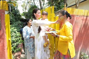 Javed Akhtar’s Holi Bash 2024 attended by Dia Mirza, Farhan Akhtar, Shibani Dandekar, Shabana Azmi, Jyotika, and others