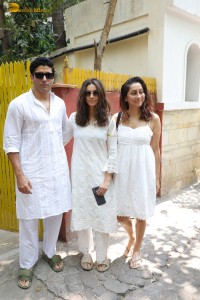Javed Akhtar’s Holi Bash 2024 attended by Dia Mirza, Farhan Akhtar, Shibani Dandekar, Shabana Azmi, Jyotika, and others